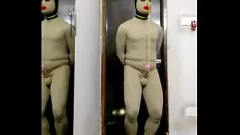 تشغيل العبودية Zentai Fantasy: تهيمن على لقطات Femdom مع ضبط القضيب