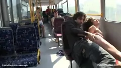 Odtwórz Piękno europejskie poddaje się BDSM w autobusie publicznym
