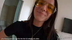 Jouer Il pompino intenso in POV e l'ingoio di sperma di una cheerleader diciottenne