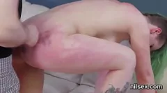 Oynat Bir erkek delisi pislik akıl hastanesinde sikilirken tuhaf bir terapi seansı anal şölene dönüşür