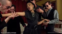 Oynat Bir Tuhaf Sert Seks Fetişte Nikki Darling: Anal Orgy'de Abanoz Köle Çifte Nüfuz Etti