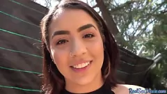 Jouer Una splendida fregna spagnola con gli occhi verdi viene scopata in pubblico dopo aver fatto un pompino strabiliante