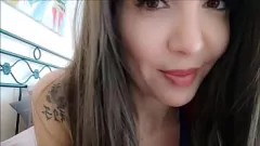 Abspielen Stiefmutter weiß genau, wie sie dich bei diesem versauten POV-Erlebnis mit ihrem großen Arsch und ihren großen Titten necken und befriedigen kann