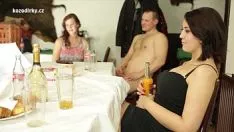 Odtwórz Niebezpieczna rodzinna orgia Xxx porno