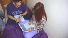 Reproducir Sexo con una mujer joven que le pide a su novio que la folle como en las películas para adultos xxx