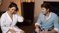 Abspielen Sie kann keinen Sex haben, weil sie krank ist und ihre Freundin anfleht, ihren Ehemann zu ficken