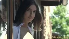 Odtwórz Xxx Pussy Jeans w dżinsach wyruchana na tarasie