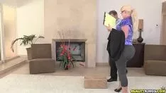 Oynat Sikini olduğu kadar büyük ölçer ve onu içine sokturur