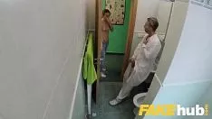 Afspelen Seks met een dokter die een patiënt neukt