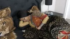 Afspelen Prachtige porno met een zigeuner geneukt door een Romein