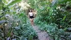 Reproducir Un pequeño paseo por el bosque para romperlos.
