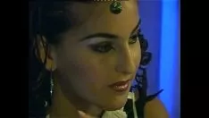 Milf super sexy é fodida e cheia de porra nas tetas pelo vizinho adolescente