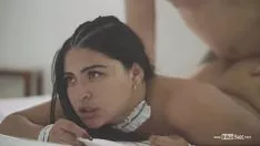 Jouer Bionda dal tubo rosso tirata dal nero
