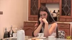 Oynat Annenin oğlunun amını bedavaya verdiği 4K porno film