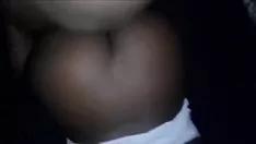 Reproduzir Essa bucetinha morena quer muito o pau por trás do parceiro
