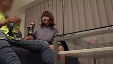 Abspielen Sex in einem Hotelzimmer mit einer Frau, die einen Orgasmus haben will
