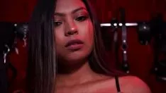 Reproducir Esta puta morena tiene ganas de sexo intenso y espectacular y quiere que la follen