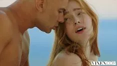 Redare Aceasta bunaciune are sanii foarte mari si isi doreste sa suga pula si sa faca o partida