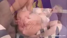 Jouer La femme est grosse et veut qu'une longue bite pénètre dans sa chatte et la fasse jouir