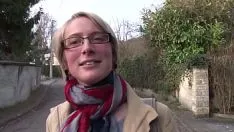 Jouer Scène pour baiser une magnifique chatte blonde