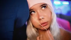 تشغيل Camgirl الكولومبية المثيرة مع غنيمة ممتلئة تعطي اللسان الساخن