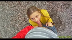 Jouer La fica hardcore della magrissima teenager europea Alice Marshall