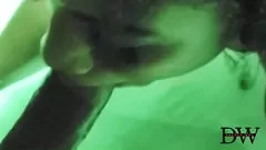 Abspielen Exotisches Spiegelzimmer-Sextape eines schwarzen Swinger-Paares