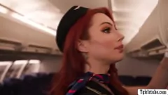 تشغيل T-Girl Flight مضيف Threesome: Ariel Demure & Jay Tee Codi vore