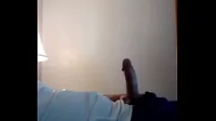 Afspelen Dareck-russo met grote kokjes kan het niet weerstaan ​​om af te rinken en schiet een cumshot neer
