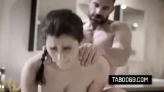 Abspielen Valentina Nappi: Heiße Brünette Maid bekommt Hardcore in Tabu -Pornos
