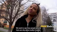 Redare Futut a gagica europeană: pizda publică care bate în bani