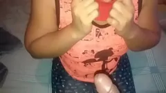 Reproducir Latina MILF da una mamada intensa y gana corrida