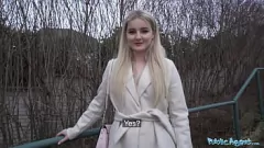 Odtwórz Agent publiczny staje się dziki z kalifornijską blondynką w pończochach: Hardcore Outdoor Encounter